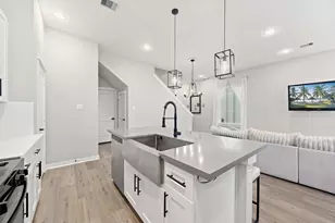 8422 Berry Green Ln, Houston, TX 77022 - Photo 9