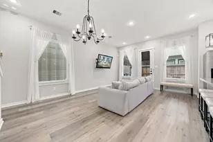 8422 Berry Green Ln, Houston, TX 77022 - Photo 5