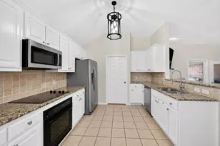 805 Kathryn Dr, Lewisville, TX 75067 - Photo 5