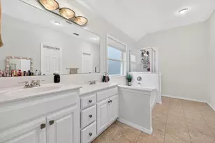805 Kathryn Dr, Lewisville, TX 75067 - Photo 9