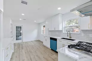 18111 Barbuda Ln, Houston, TX 77058 - Photo 3