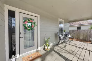 214 Texas St, Tomball, TX 77375 - Photo 3