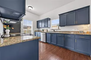 214 Texas St, Tomball, TX 77375 - Photo 9