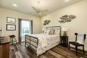 13631 Windlass Cir, Galveston, TX 77554 - Photo 21