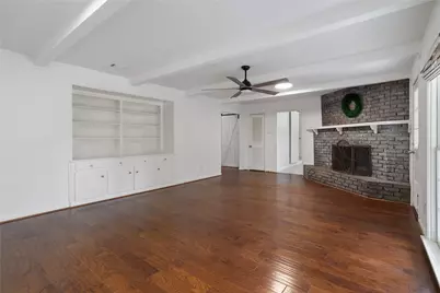 215 Whispering Oaks Drive, Taylor Lake Village, TX 77586 - Photo 11