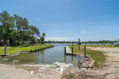 215 Whispering Oaks Drive, Taylor Lake Village, TX 77586 - Photo 43