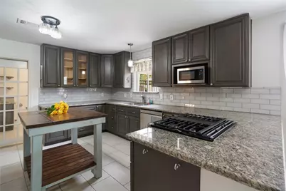 215 Whispering Oaks Drive, Taylor Lake Village, TX 77586 - Photo 17