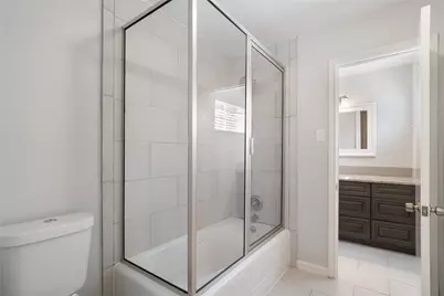 215 Whispering Oaks Drive, Taylor Lake Village, TX 77586 - Photo 23