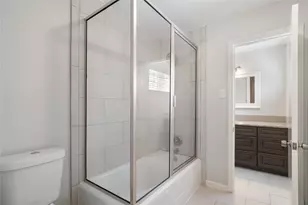 215 Whispering Oaks Dr, Taylor Lake Village, TX 77586 - Photo 23