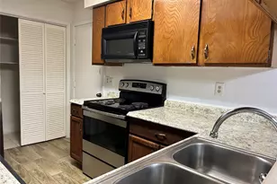 8030 Sands Point Dr, Houston, TX 77036 - Photo 9