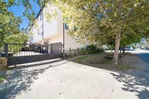 2426 Bevis St, Houston, TX 77008 - Photo 5