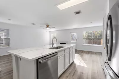 211 Blushwood Place, The Woodlands, TX 77382 - Photo 9