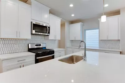 6615 Ezzard Charles Lane, Houston, TX 77091 - Photo 15