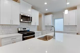 6615 Ezzard Charles Ln, Houston, TX 77091 - Photo 15