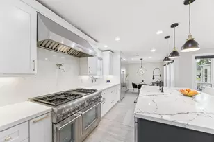 10206 Burgoyne Rd, Houston, TX 77042 - Photo 13