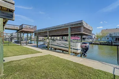 137 Tarpon Street, Bayou Vista, TX 77563 - Photo 3