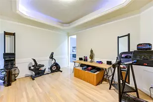 8701 Lanell Ln, Houston, TX 77055 - Photo 5