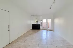 10855 Meadowglen Ln, Houston, TX 77042 - Photo 3