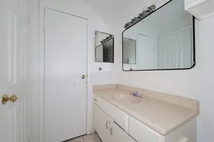10855 Meadowglen Ln, Houston, TX 77042 - Photo 15