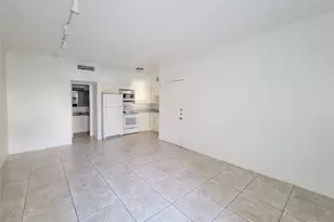 10855 Meadowglen Ln, Houston, TX 77042 - Photo 7