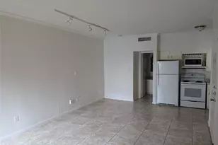 10855 Meadowglen Ln, Houston, TX 77042 - Photo 3