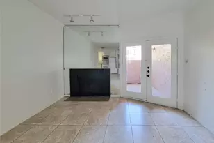 10855 Meadowglen Ln, Houston, TX 77042 - Photo 5