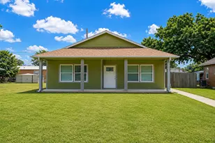 1020 10th St, Hempstead, TX 77445 - Photo 1