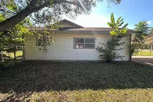 612 S East St, Edna, TX 77957 - Photo 5