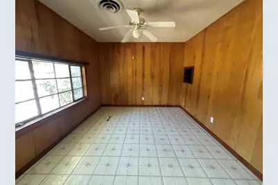 612 S East Street, Edna, TX 77957 - Photo 7
