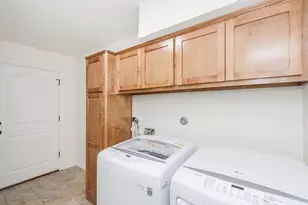 1055 S Anderson St, Angleton, TX 77515 - Photo 11