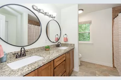 1055 S Anderson Street, Angleton, TX 77515 - Photo 13