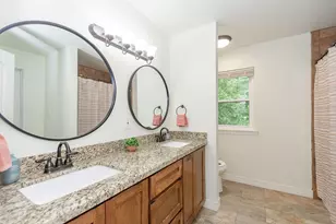 1055 S Anderson St, Angleton, TX 77515 - Photo 13