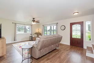 1055 S Anderson St, Angleton, TX 77515 - Photo 3
