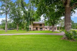 1055 S Anderson St, Angleton, TX 77515 - Photo 21
