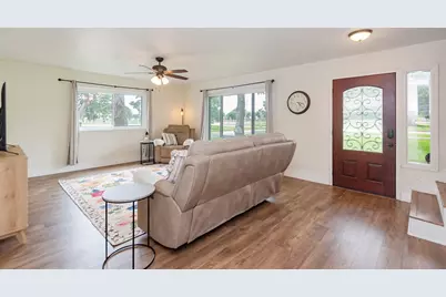 1055 S Anderson Street, Angleton, TX 77515 - Photo 23