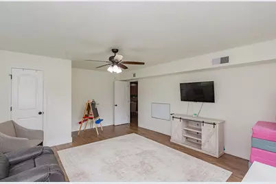 1055 S Anderson Street, Angleton, TX 77515 - Photo 5