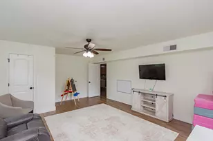 1055 S Anderson St, Angleton, TX 77515 - Photo 5