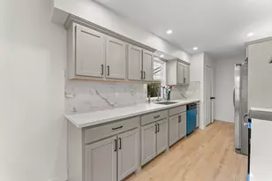 11003 Landsbury Ct, Houston, TX 77099 - Photo 9
