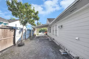 7021 Brownwood St, Houston, TX 77020 - Photo 11
