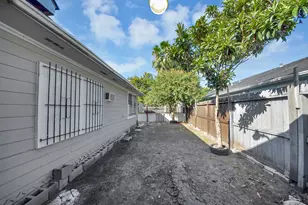 7021 Brownwood St, Houston, TX 77020 - Photo 5