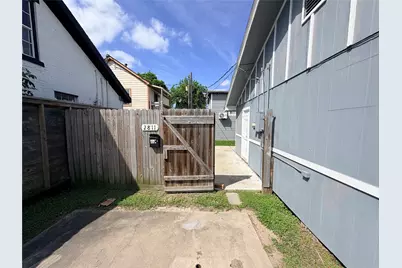 2809 1/2 Market Street #B, Baytown, TX 77520 - Photo 13