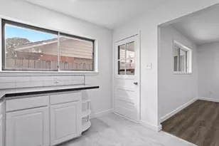 322 E Edgebrook Dr, Houston, TX 77034 - Photo 17