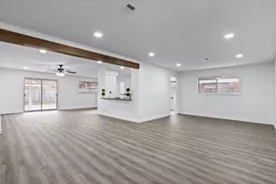 322 E Edgebrook Dr, Houston, TX 77034 - Photo 5