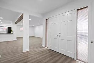 322 E Edgebrook Dr, Houston, TX 77034 - Photo 3