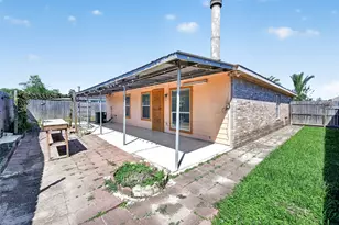 9918 Pierre Ct, Houston, TX 77089 - Photo 19