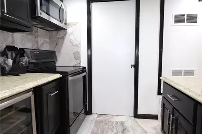7047 Bissonnet Street #37, Houston, TX 77074 - Photo 15