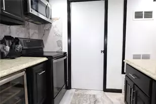 7047 Bissonnet St, Houston, TX 77074 - Photo 15