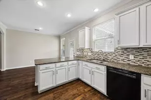 660 Oak Cir Dr E, Conroe, TX 77301 - Photo 11