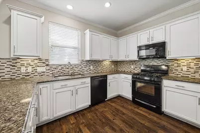 660 Oak Circle Drive E, Conroe, TX 77301 - Photo 11