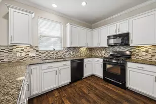 660 Oak Cir Dr E, Conroe, TX 77301 - Photo 11